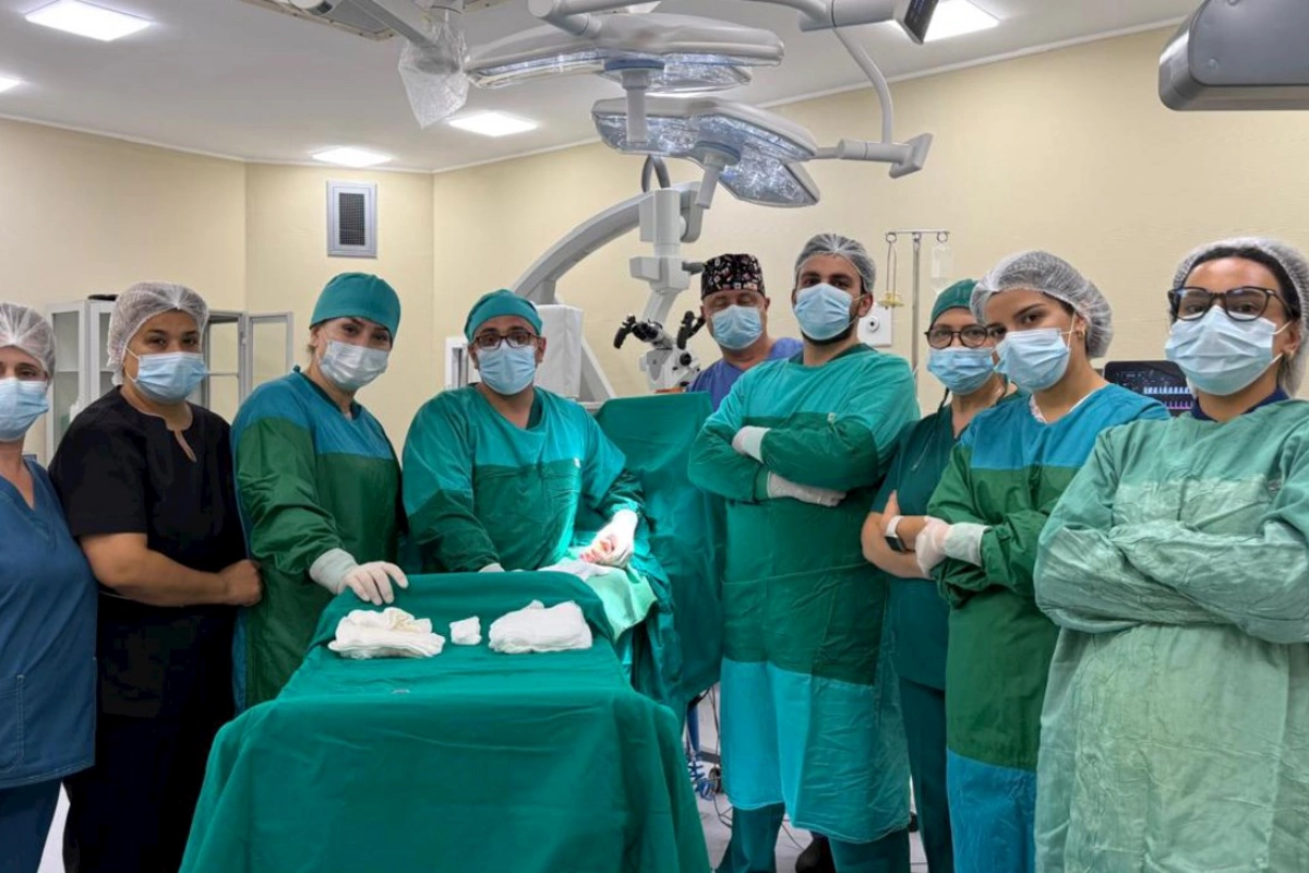 Həkimlər 3 yaşlı uşağın əlini xilas etdi — FOTOLAR