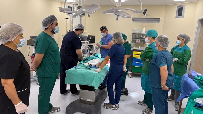 Həkimlər 3 yaşlı uşağın əlini xilas etdi — FOTOLAR