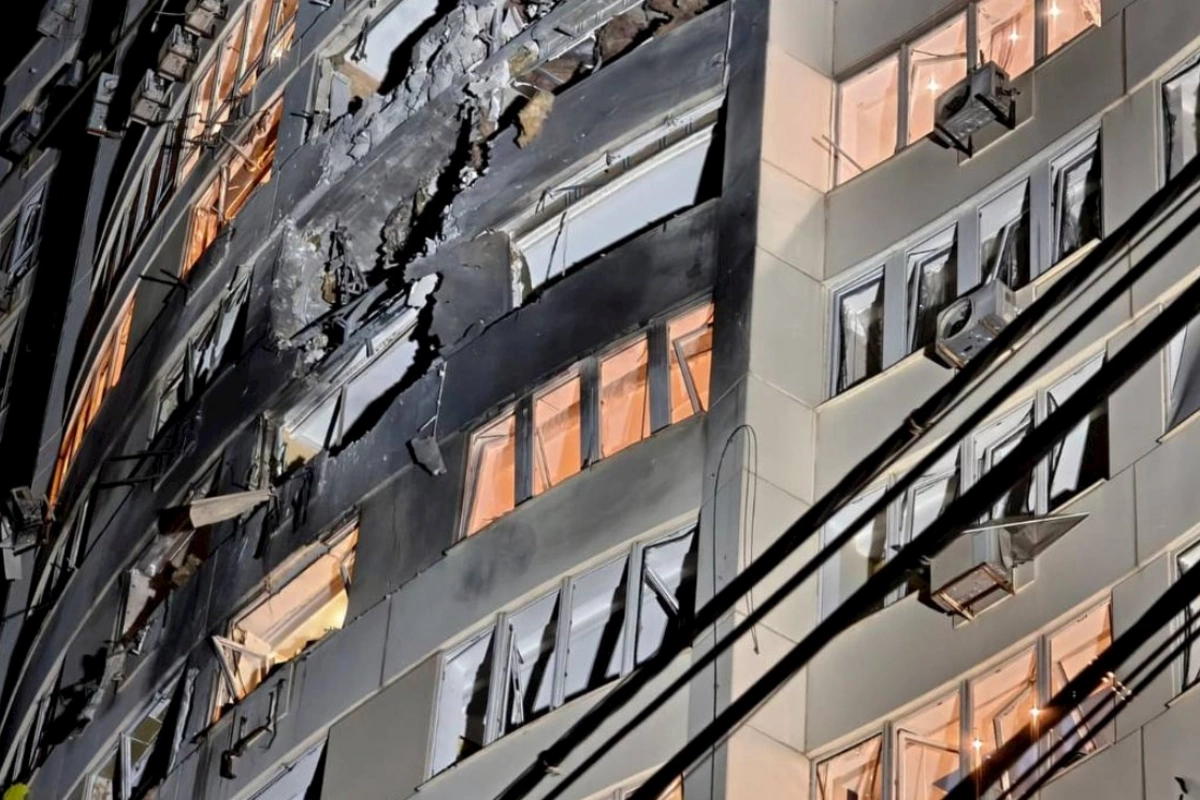 Rusiya ordusu Odessada çoxmərtəbəli binanı vurub, yaralılar var — FOTOLAR