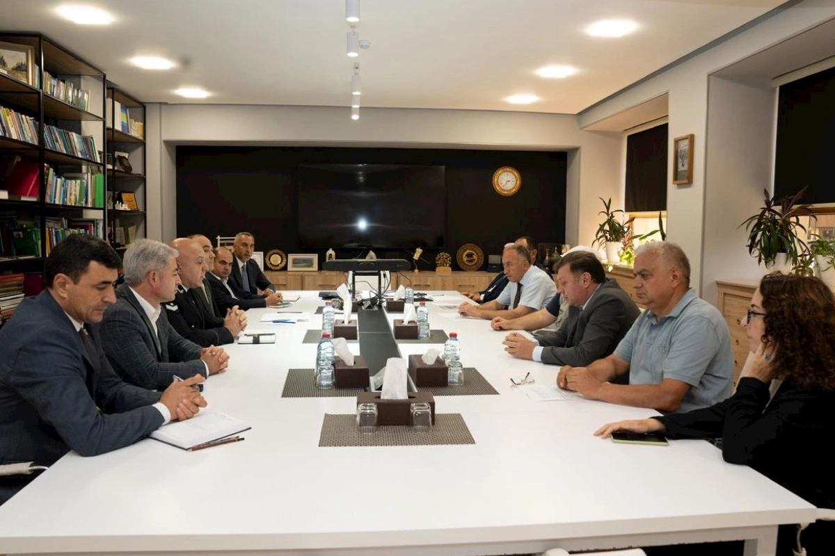 Ayıların kəndlərə yaxınlaşması və təsərrüfatlara ziyan vurması hallarının qarşısının alınması müzakirə edilib — FOTOLAR
