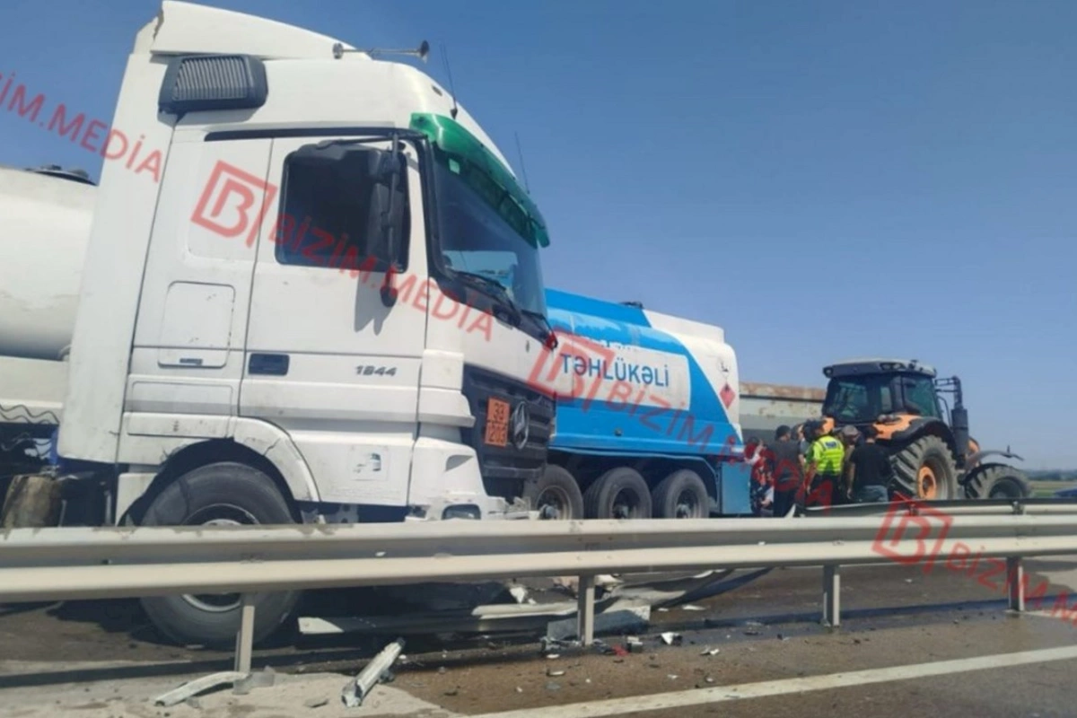 Goranboyda ağırtonnajlı avtomobil qəza törətdi — Yanacaq asfalta dağıldı (FOTO/VİDEO)
