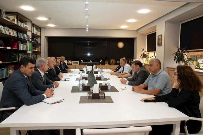 Ayıların kəndlərə yaxınlaşması və təsərrüfatlara ziyan vurması hallarının qarşısının alınması müzakirə edilib — FOTOLAR Ayıların kəndlərə yaxınlaşması və təsərrüfatlara ziyan vurması hallarının qarşısının alınması müzakirə edilib — FOTOLAR