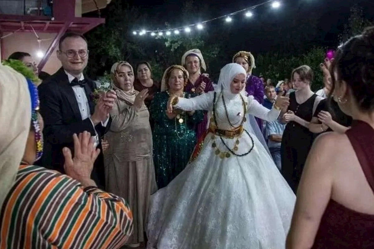Gəlin toyda yığılan 190 min manatı da götürüb qaçdı — FOTO