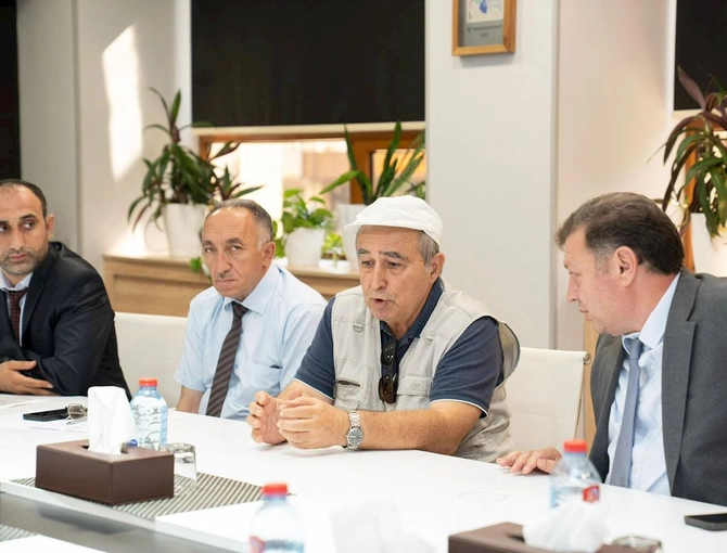 Ayıların kəndlərə yaxınlaşması və təsərrüfatlara ziyan vurması hallarının qarşısının alınması müzakirə edilib — FOTOLAR Ayıların kəndlərə yaxınlaşması və təsərrüfatlara ziyan vurması hallarının qarşısının alınması müzakirə edilib — FOTOLAR