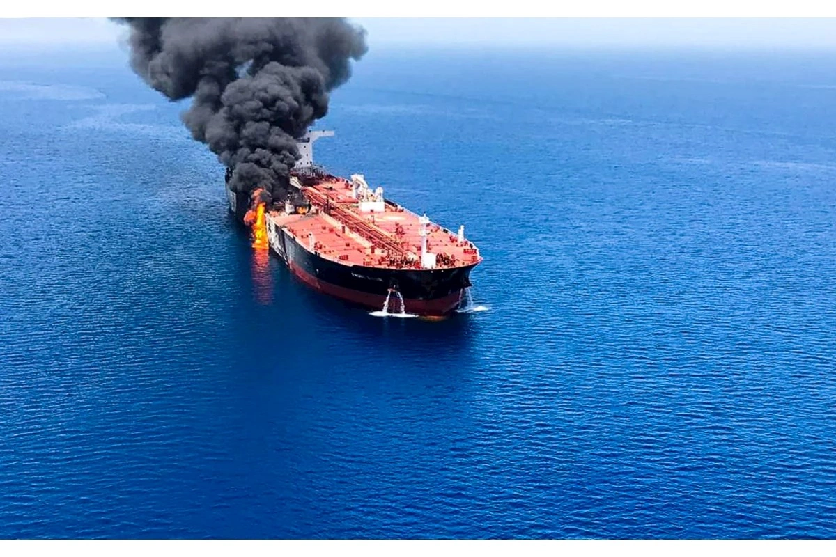 ABŞ-nin hücum etdiyi üç İran tankerindən biri Oman körfəzində batıb — VİDEO