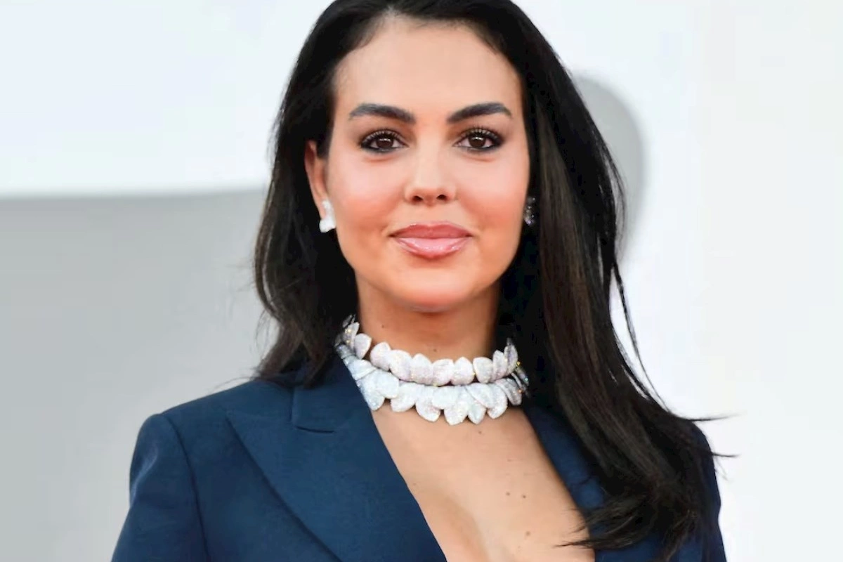 Ronaldo həyat yoldaşı zinət əşyaları ilə gündəmdə — FOTO