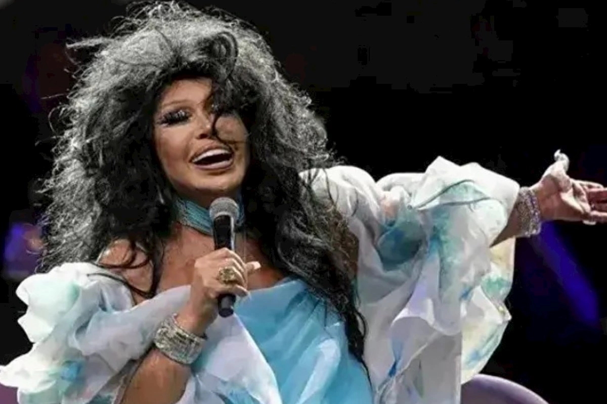 Bülent Ersoy barmağındakı nəhəng sərvət: Çəkisi 12 karatdır — FOTO