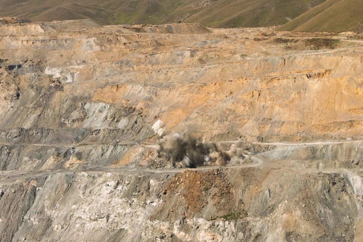“AzerGold” “Söyüdlü” qızıl yatağında ilk qazma-partlayış əməliyyatını həyata keçirib — VİDEO/FOTOLAR