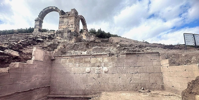 Türkiyədə yeni arxeoloji kəşflər: qədim heykəllər və tarixi abidələr üzə çıxarılıb — FOTOLAR