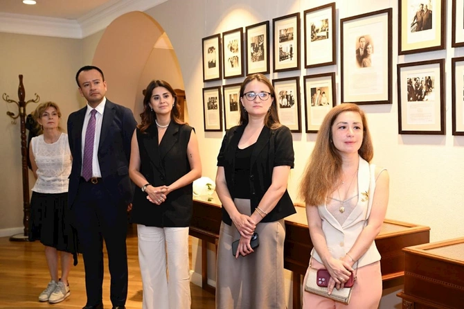 “Ədibin Evi”ndə xarici diplomatlar üçün mədəniyyət kursları başlanıb — FOTOLAR