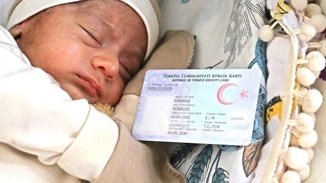 Oğluna Ronaldonun adını qoydu: Ailəsi etiraz etsə də, fikrindən dönmədi — FOTOLAR Oğluna Ronaldonun adını qoydu: Ailəsi etiraz etsə də, fikrindən dönmədi — FOTOLAR