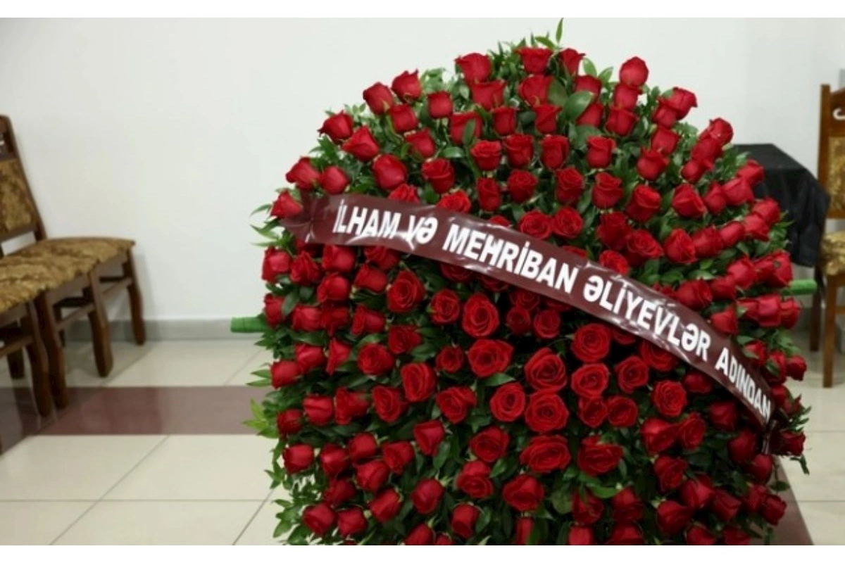 Prezident və xanımı Aleksandr Şarovskinin vida mərasiminə əklil göndəriblər