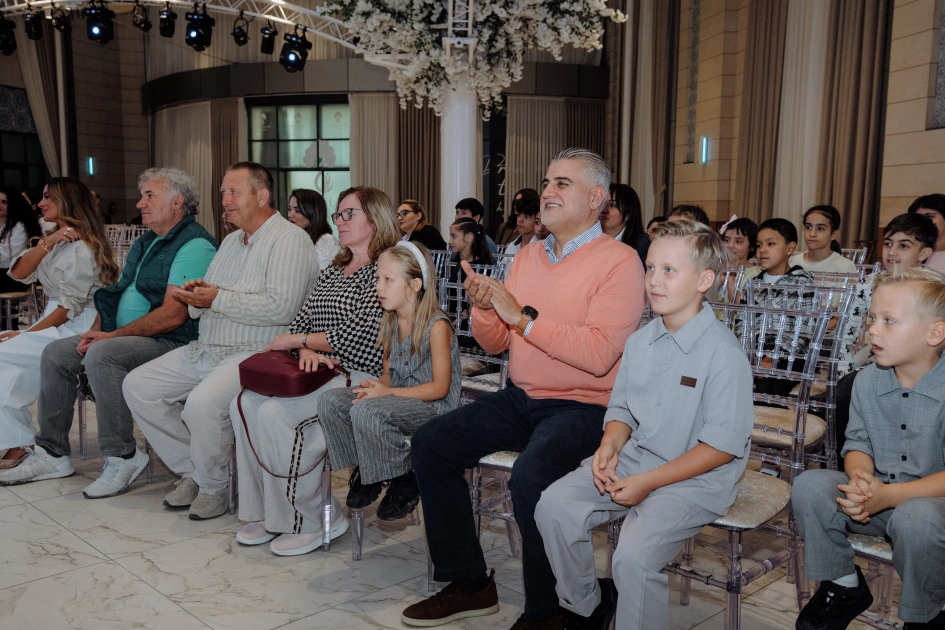 Prezidentin qızları Cənnətin ariyasının konsertində - FOTOLAR