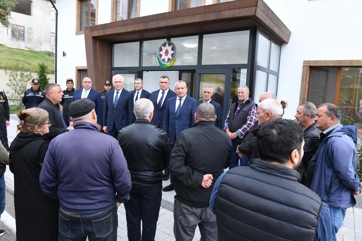 Rövşən Rzayev vətəndaş qəbulu keçirib - FOTOLAR