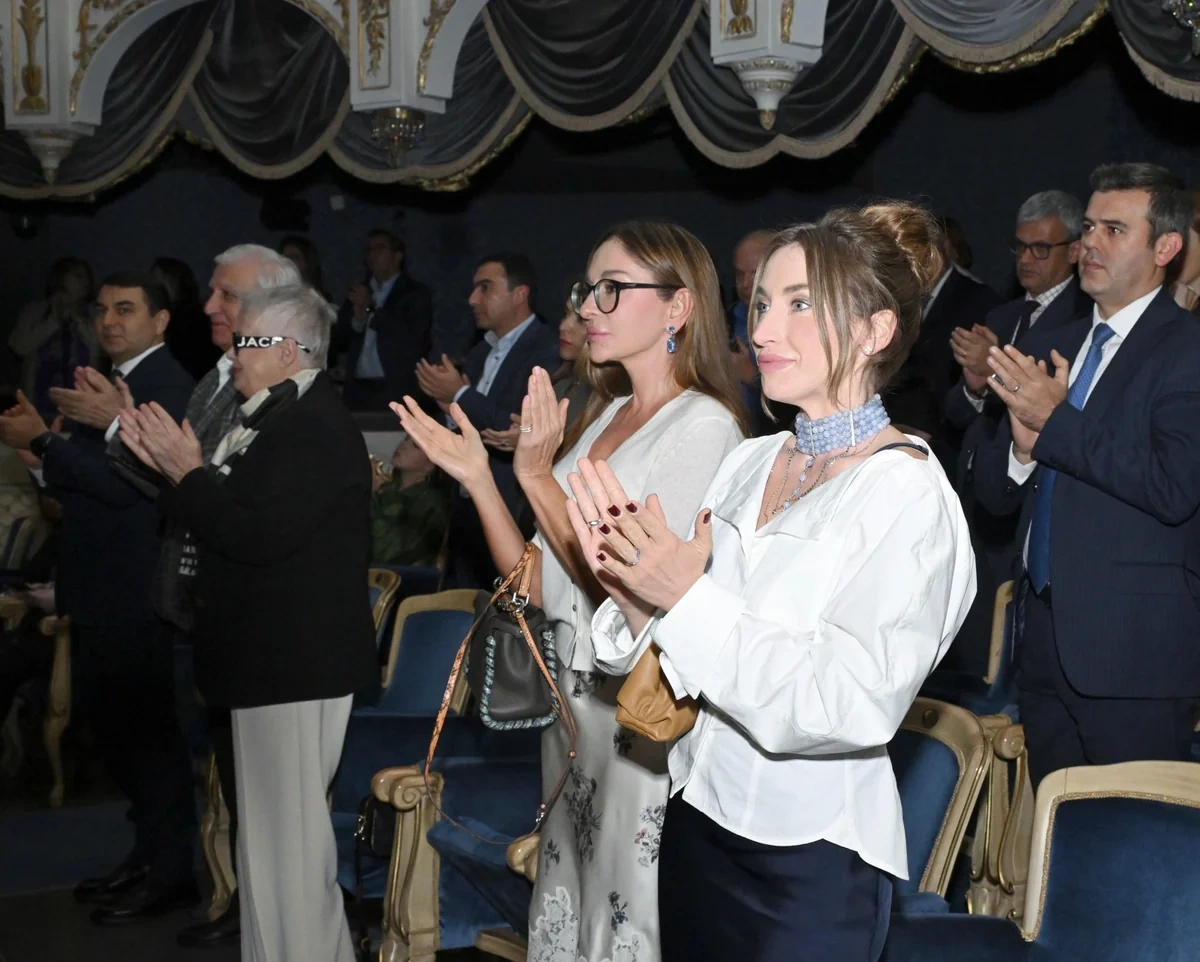 Mehriban Əliyeva "Qağayı" tamaşasının təqdimatında iştirak edib - FOTOLAR