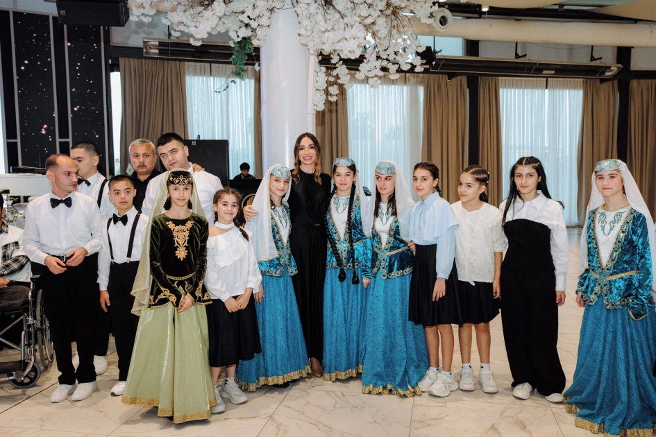 Prezidentin qızları Cənnətin ariyasının konsertində - FOTOLAR