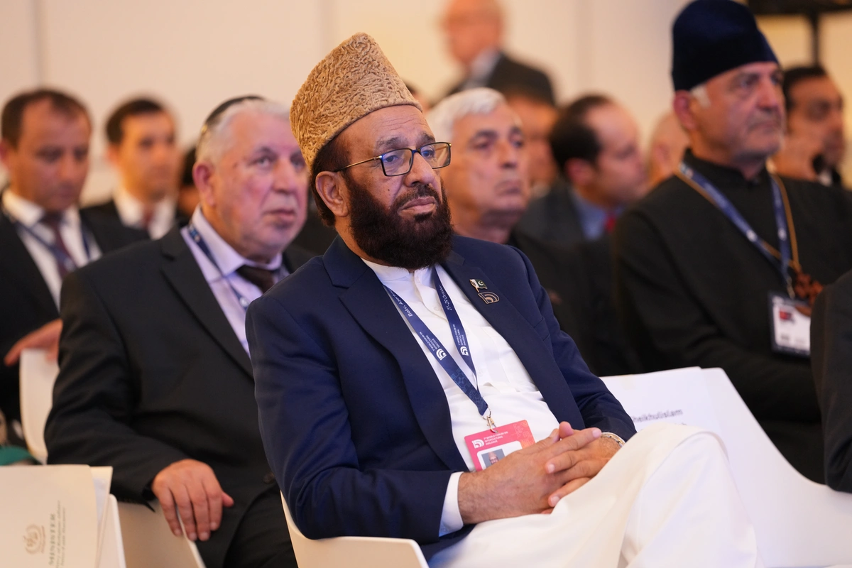 "Dinlərarası dialoq: Ortaq gələcəyə yol xəritəsi" mövzusunda plenar sessiyası işini yekunlaşdırıb - FOTOLAR