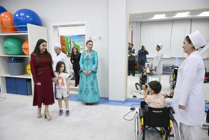 Leyla Əliyeva Arkadağ şəhərində Uşaq Sağlamlığı və Reabilitasiya Mərkəzinin fəaliyyəti ilə tanış olub - FOTOLAR