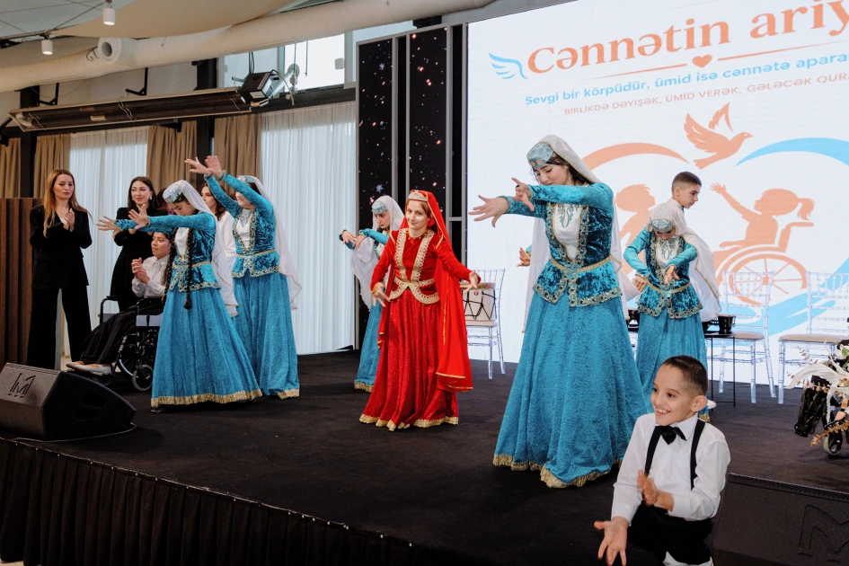 Prezidentin qızları Cənnətin ariyasının konsertində - FOTOLAR
