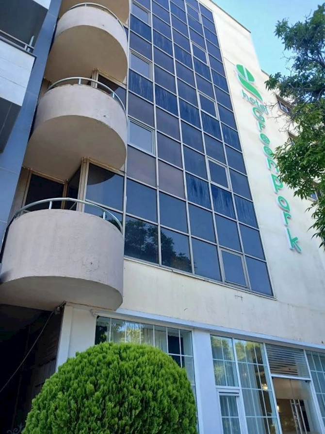 Sabiq komitə sədrinin hoteli satışa çıxarıldı - FOTO