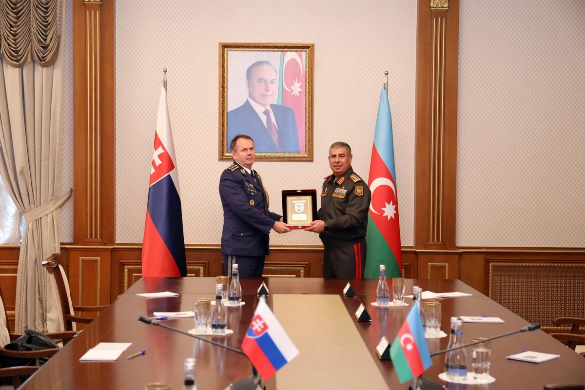 Zakir Həsənov Slovakiyanın Baş Qərargah rəisini qəbul edib