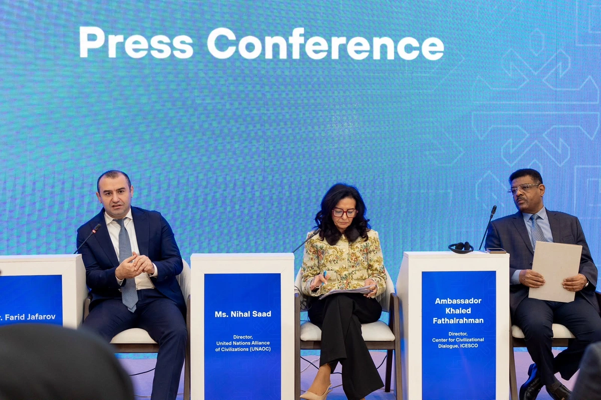 VII Ümumdünya Mədəniyyətlərarası Dialoq Forumuna həsr olunan mətbuat konfransı keçirilib - FOTOLAR