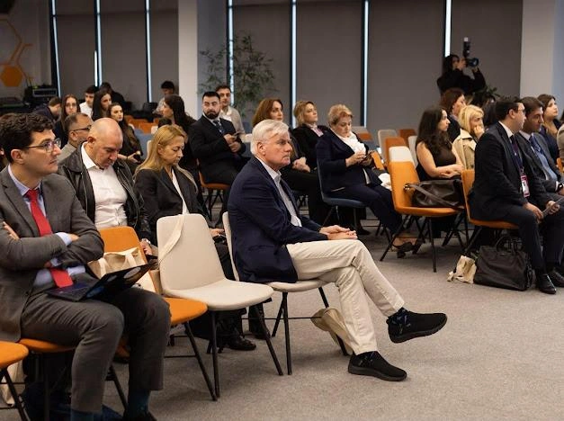 Mədəni və yaradıcı sənayelərdə biznesə dəstək – sonuncu panel sessiya