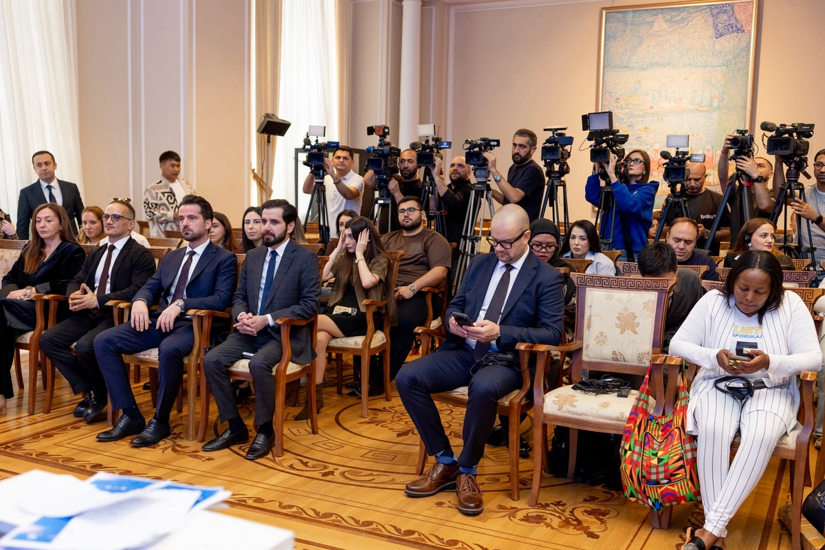 VII Ümumdünya Mədəniyyətlərarası Dialoq Forumuna həsr olunan mətbuat konfransı keçirilib - FOTOLAR