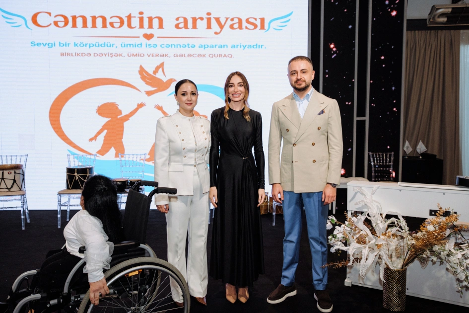 Prezidentin qızları Cənnətin ariyasının konsertində - FOTOLAR