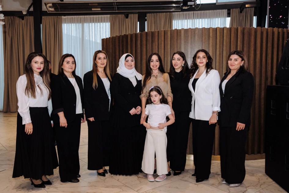 Prezidentin qızları Cənnətin ariyasının konsertində - FOTOLAR