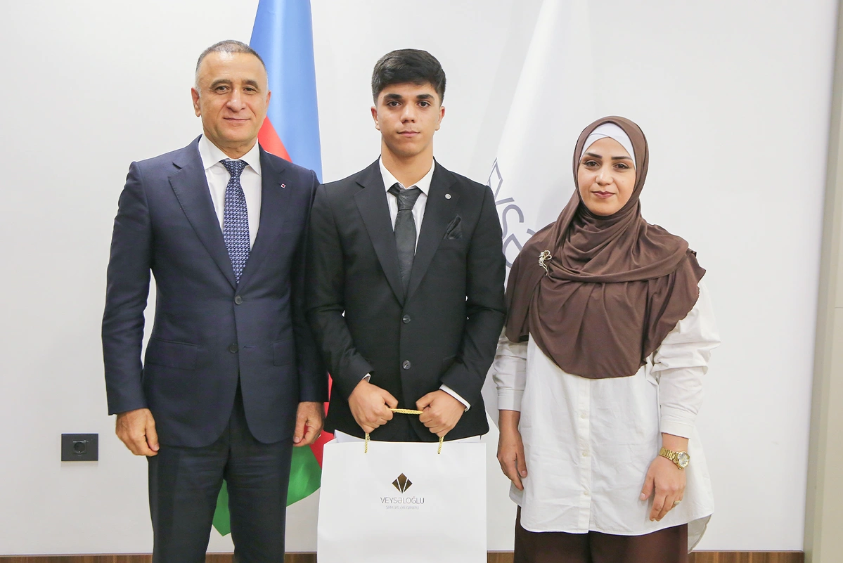 Veysəloğlu Şirkətlər Qrupunda Prezident təqaüdçüsü olan əməkdaş övladları ilə görüş keçirilib - FOTOLAR