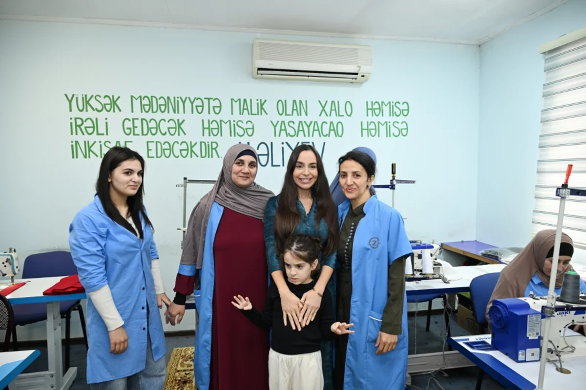 Leyla Əliyeva Şamaxıda sosial tikiş müəssisəsinin fəaliyyəti ilə tanış olub - FOTOLAR