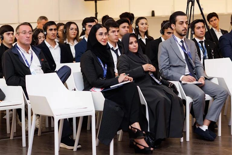 Heydər Əliyev Mərkəzində "Sivilizasiya diplomatiyası və strateji uzaqgörənlik" mövzusunda plenar sessiya keçirilib - FOTOLAR