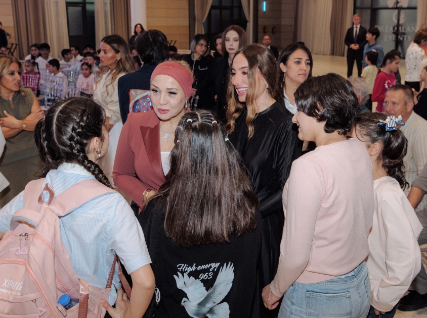 Prezidentin qızları Cənnətin ariyasının konsertində - FOTOLAR
