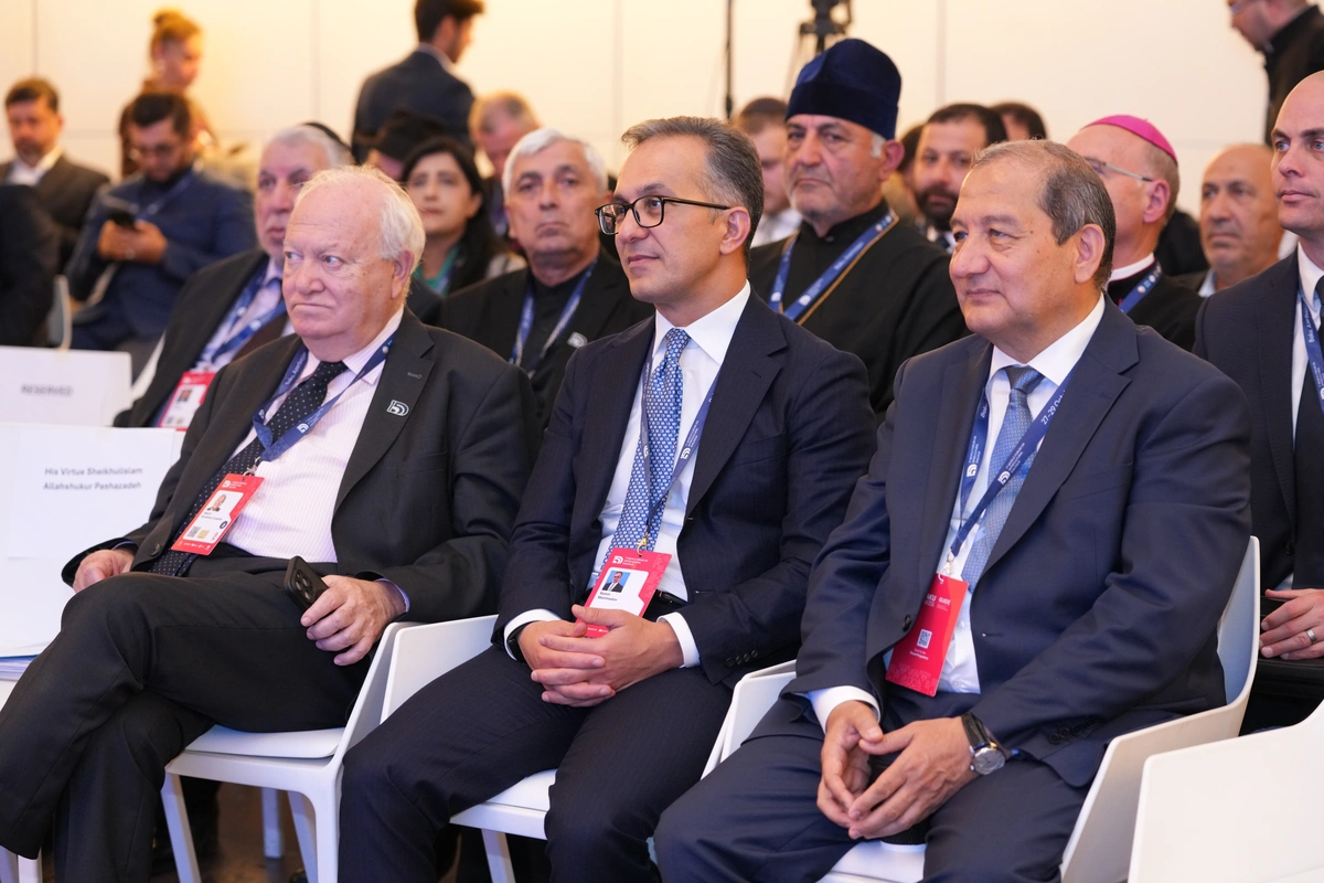 "Dinlərarası dialoq: Ortaq gələcəyə yol xəritəsi" mövzusunda plenar sessiyası işini yekunlaşdırıb - FOTOLAR