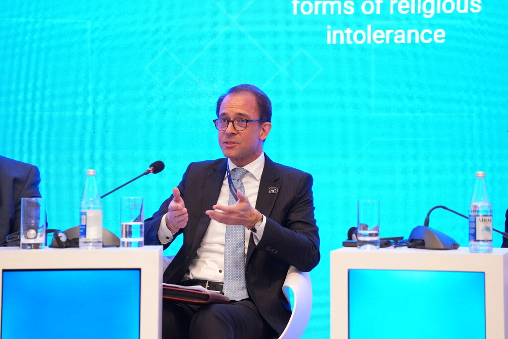 "Dinlərarası dialoq: Ortaq gələcəyə yol xəritəsi" mövzusunda plenar sessiyası işini yekunlaşdırıb - FOTOLAR