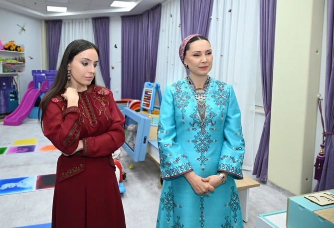 Leyla Əliyeva Arkadağ şəhərində Uşaq Sağlamlığı və Reabilitasiya Mərkəzinin fəaliyyəti ilə tanış olub - FOTOLAR