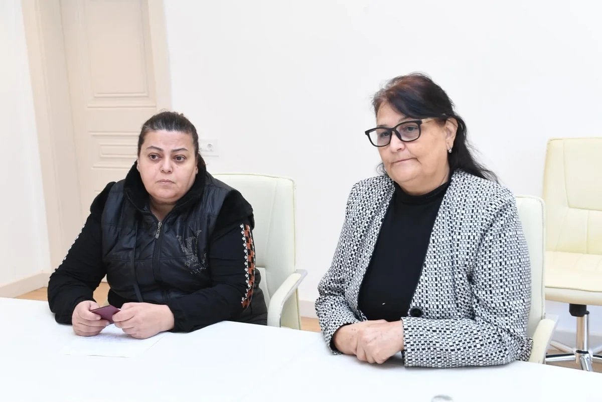 Rövşən Rzayev vətəndaş qəbulu keçirib - FOTOLAR