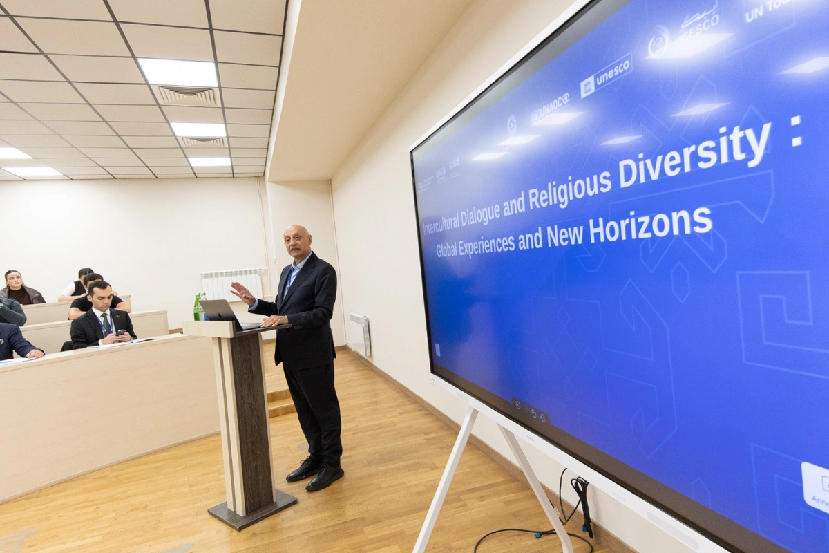 Qarabağ Universitetində "Mədəniyyətlərarası dialoq və dini müxtəliflik: qlobal təcrübələr və yeni üfüqlər" mövzusunda tədbir keçirilib - FOTOLAR