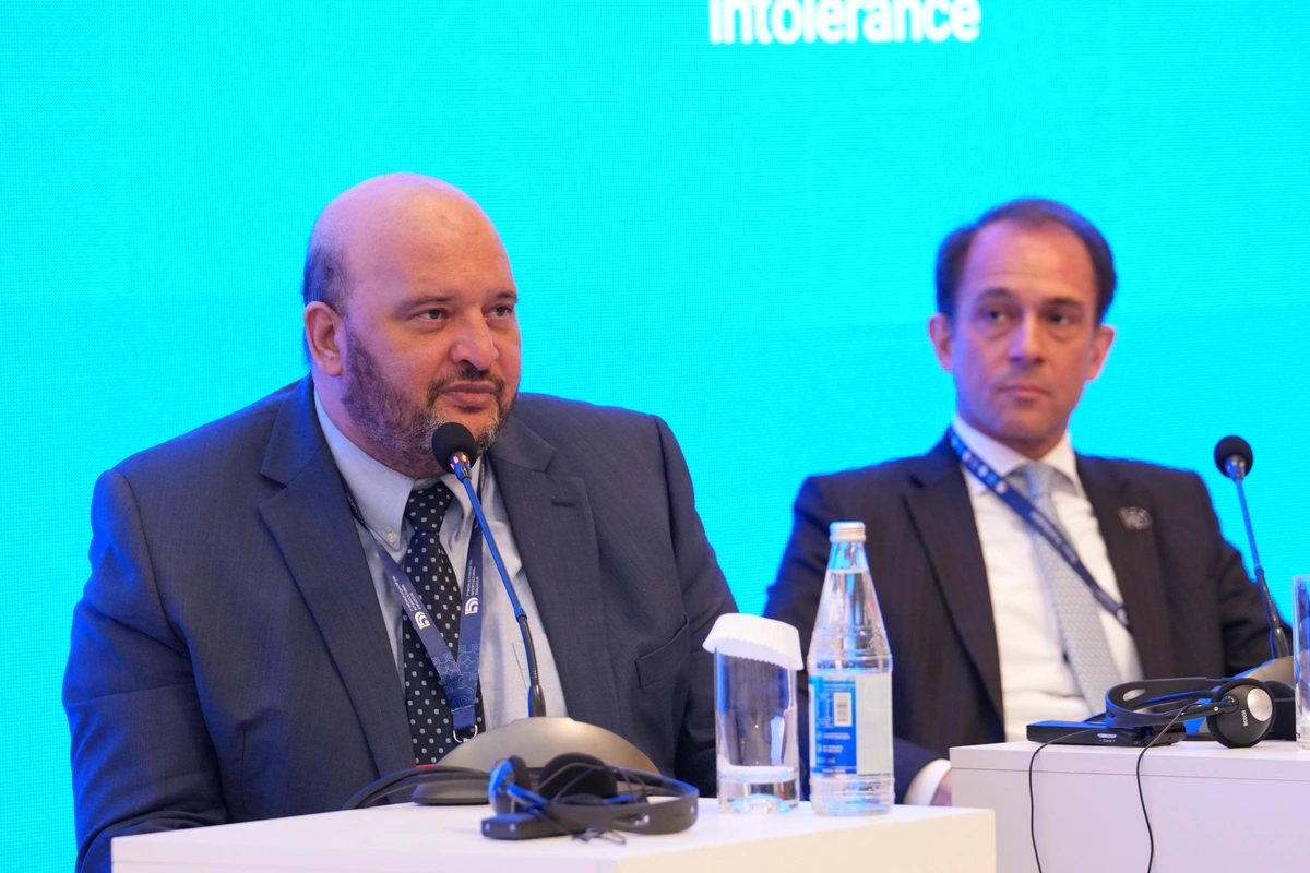 "Dinlərarası dialoq: Ortaq gələcəyə yol xəritəsi" mövzusunda plenar sessiyası işini yekunlaşdırıb - FOTOLAR