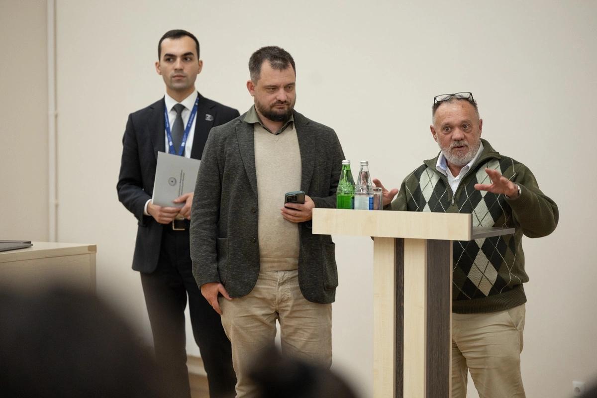 Qarabağ Universitetində "Mədəniyyətlərarası dialoq və dini müxtəliflik: qlobal təcrübələr və yeni üfüqlər" mövzusunda tədbir keçirilib - FOTOLAR