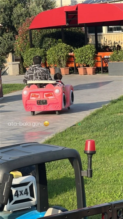 Qalmaqallı şəkildə boşandığı ərini paylaşdı - FOTO
