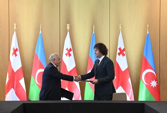 Siqnaxi şəhərində Azərbaycan-Gürcüstan sənədləri imzalanıb - FOTO Siqnaxi şəhərində Azərbaycan-Gürcüstan sənədləri imzalanıb - FOTO
