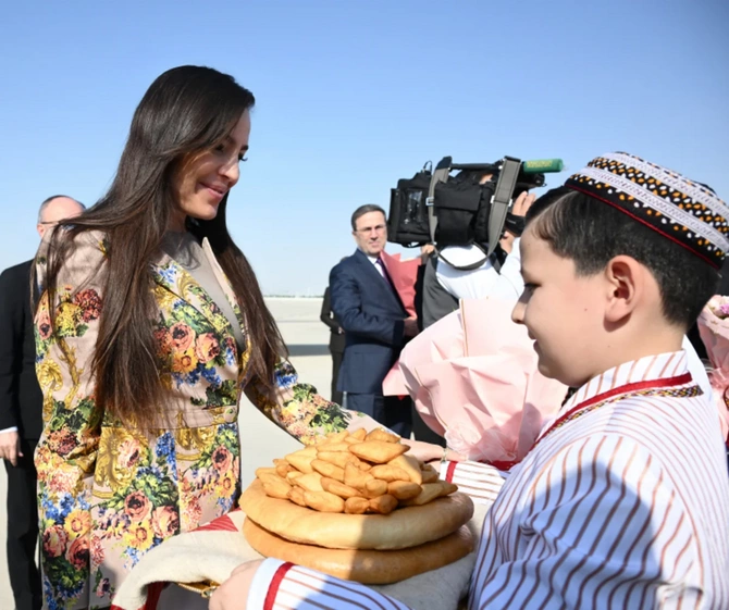 Leyla Əliyeva Türkmənistanda səfərdədir - FOTOLAR Leyla Əliyeva Türkmənistanda səfərdədir - FOTOLAR