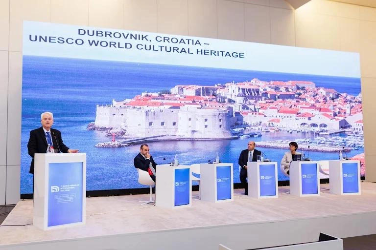 "Mədəniyyət mərkəzdə: ortaq gələcəyə etibarlı yollar" mövzusunda plenar sessiya təşkil olunub - FOTOLAR