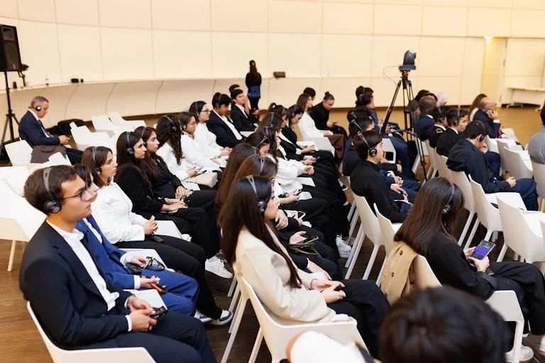 Heydər Əliyev Mərkəzində "Sivilizasiya diplomatiyası və strateji uzaqgörənlik" mövzusunda plenar sessiya keçirilib - FOTOLAR
