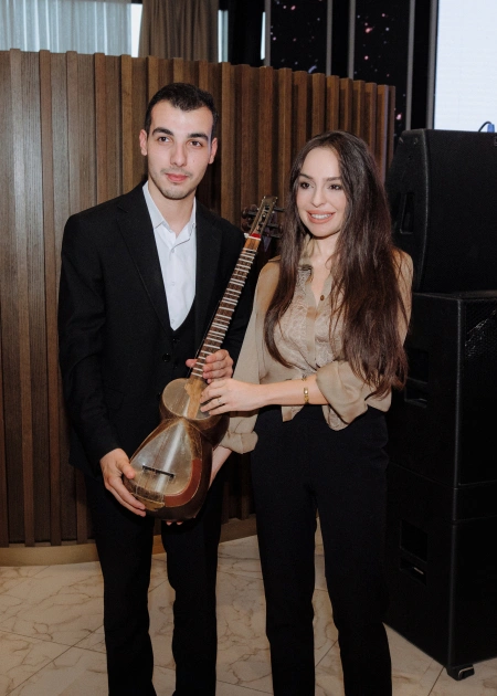 Prezidentin qızları Cənnətin ariyasının konsertində - FOTOLAR