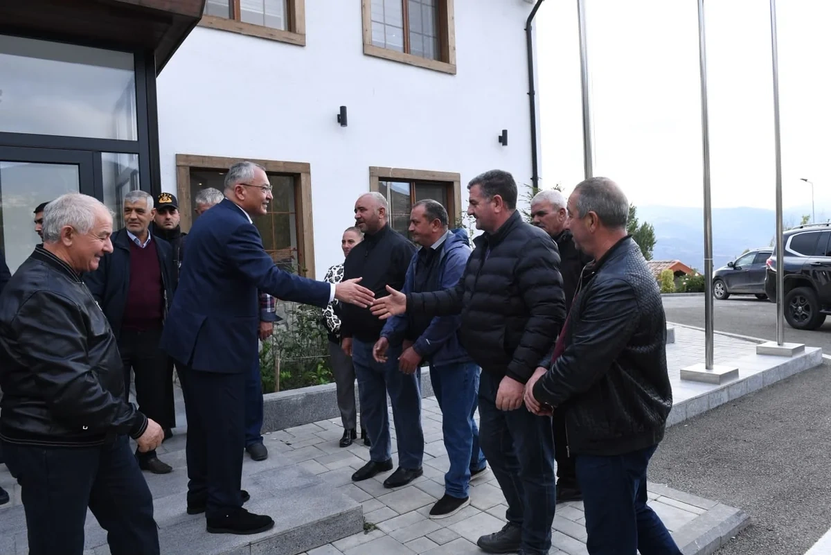 Rövşən Rzayev vətəndaş qəbulu keçirib - FOTOLAR
