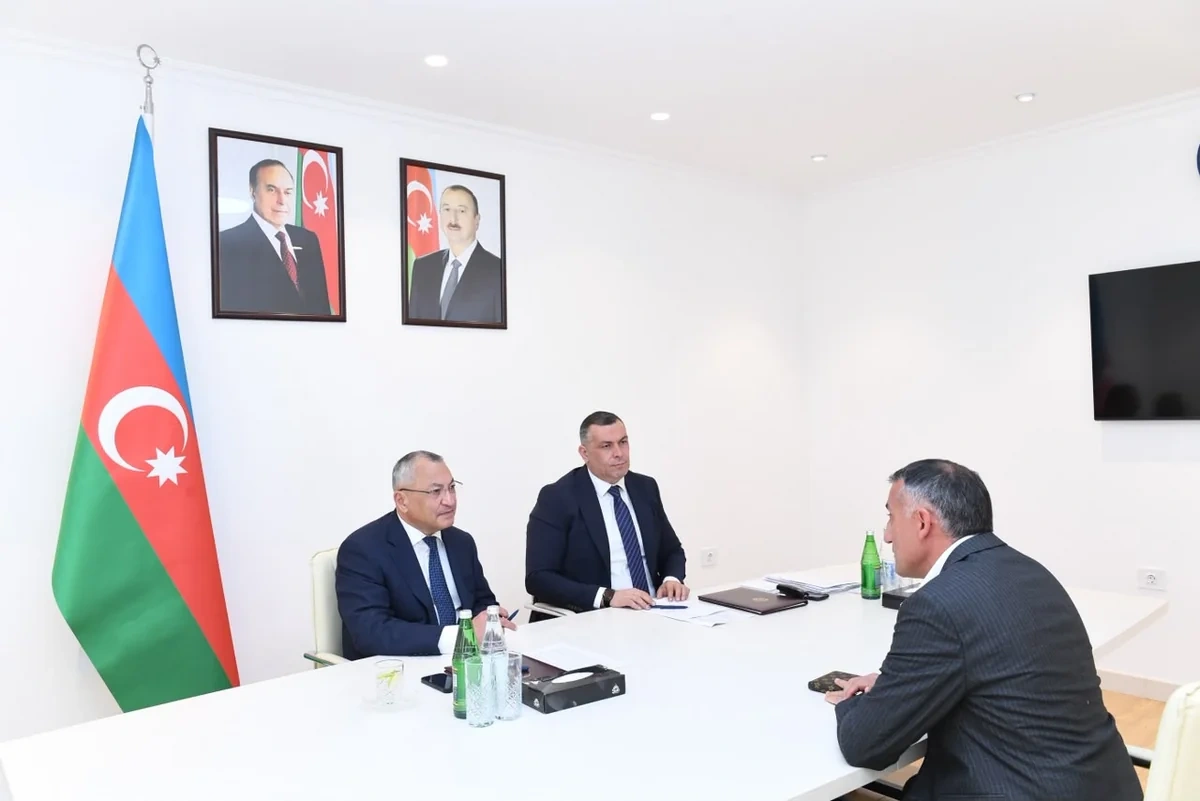 Rövşən Rzayev vətəndaş qəbulu keçirib - FOTOLAR