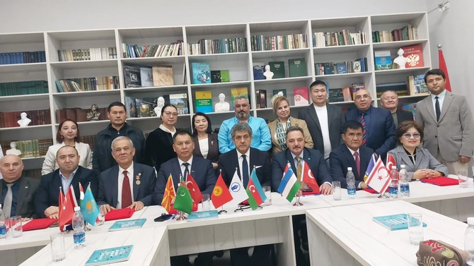 Aqil Ələsgər Bişkekdə medalla təltif olundu – Qırğızıstan Jurnalistlər Birliyinin fəxri üzvü seçildi (FOTOLAR)